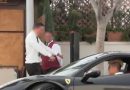 Nisu mu dali da jede u restoranu jer je izgledao kao beskućnik, a onda se pojavio u Ferrariju Nisu mu dali da jede u restoranu jer je izgledao kao beskućnik, a onda se pojavio u Ferrariju