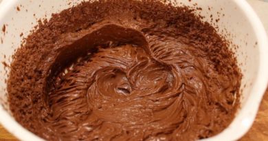 Najbrza čokoladna krema na svijetu – samo 2 sastojka, za torte i kolače.