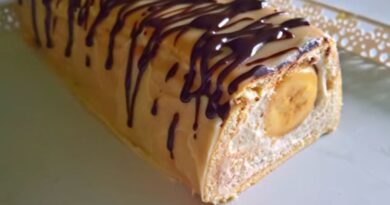 Kremast kolač sa bananama i belom čokoladom – Kremast,odličnog ukusa,jednostavan za pripremu.