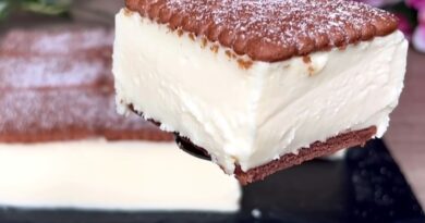 LAŽNE KREMPITE.: Između keksa se nalazi najfiniji krem od jogurta i vanile
