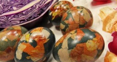 Kako napraviti mozaik uskršnja jaja (kupus i luk)
