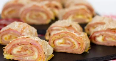 Pizza rolat sa gotovim korama: Brzi recept za fantastičan obrok!