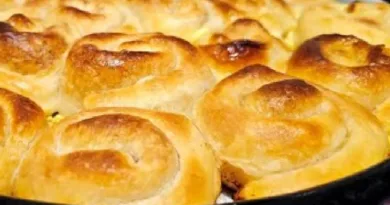 Domaća pita sirnica u zvrk – tradicionalni recept korak po korak