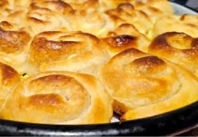 Domaća pita sirnica u zvrk – tradicionalni recept korak po korak