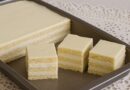 Bela pita – kremasti kolač sa belim korama i filom od mleka