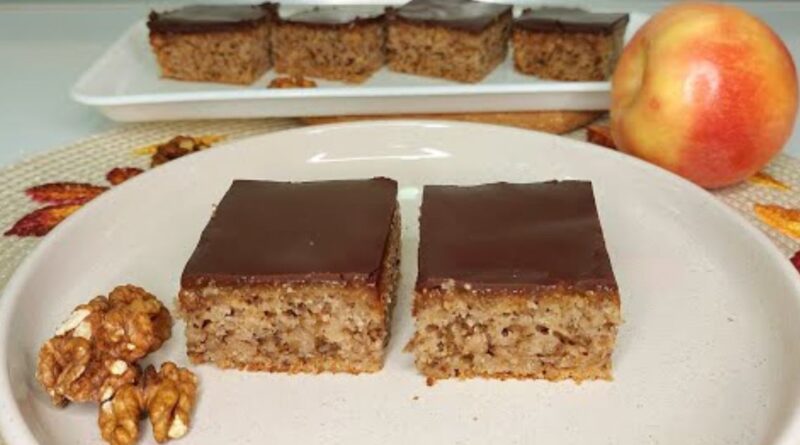 Sočni griz kolač sa jabukama i orasima – Brzi recept koji svi vole!