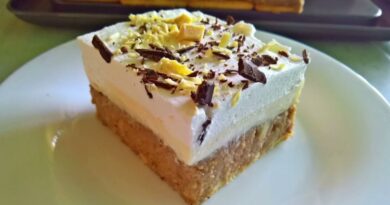Kremast kolač sa jabukama i bananama  bez margarina
